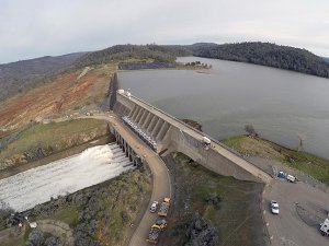 ABD'de delinen barajı onarma çalışmaları devam ediyor