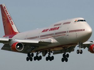 Air India uçağı yedinci denemede iniş yapabildi