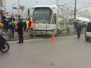 Sirkeci'de tramvay raydan çıktı