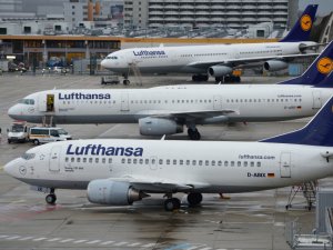 Lufthansa'nın geliri azaldı