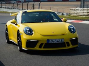 Yeni 911 GT3 Nurburing’de kendi rekorunu kırdı