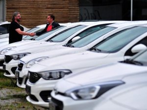 Satılan yeni 4 otomobilden biri filoya katıldı