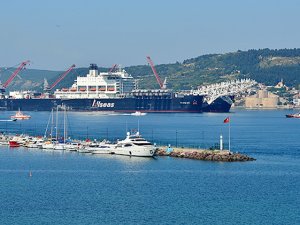 Türk Akımı için gelen dev gemi, Çanakkale Boğazı'ndan geçti