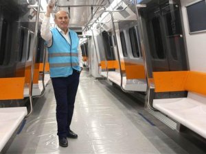 Hacıosman-Yenikapı Metrosu'nda sürücüsüz metro araçları raylara indirildi