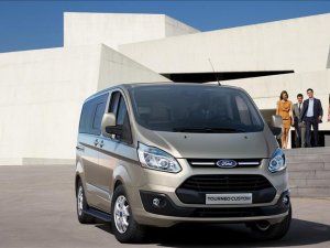 Ford, Tourneo Custom'ı yeniledi