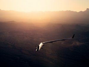Facebook'un drone'u ilk kez başarılı uçuş yaptı